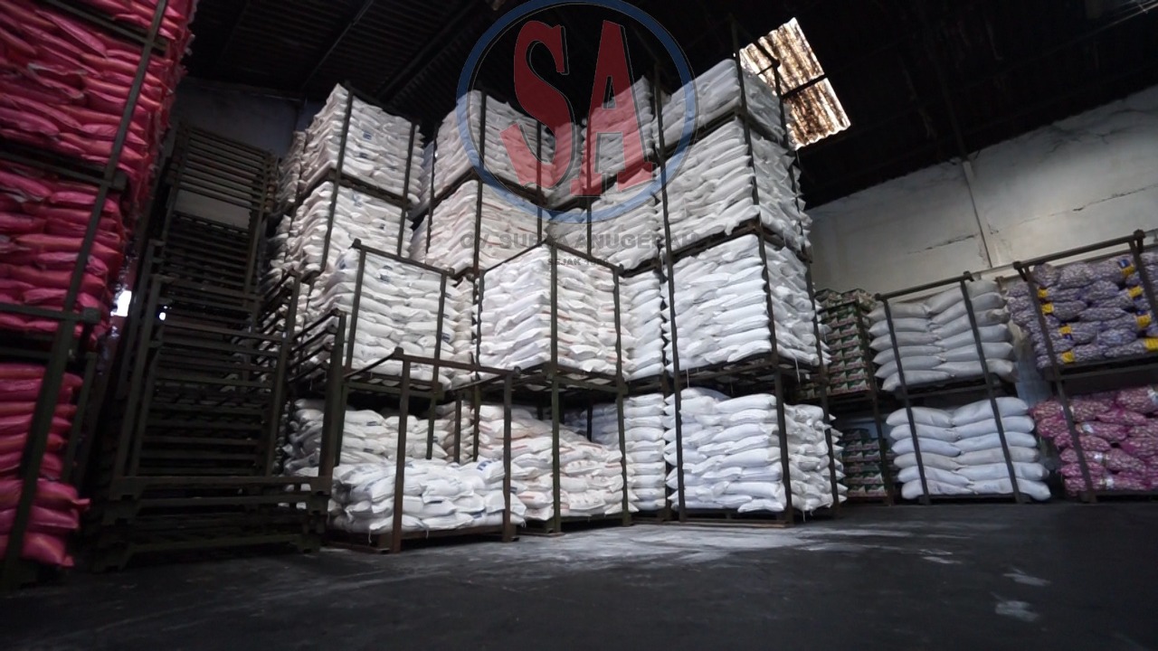 Karung komoditas di gudang